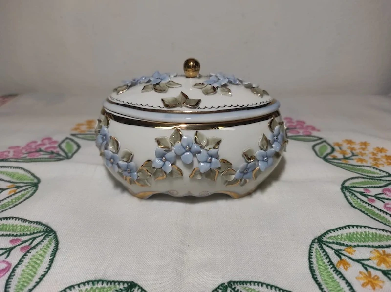 Porcelánová dóza - šperkovnice