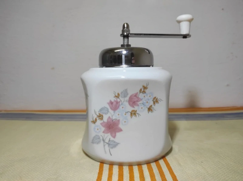 Porcelánový mlýnek