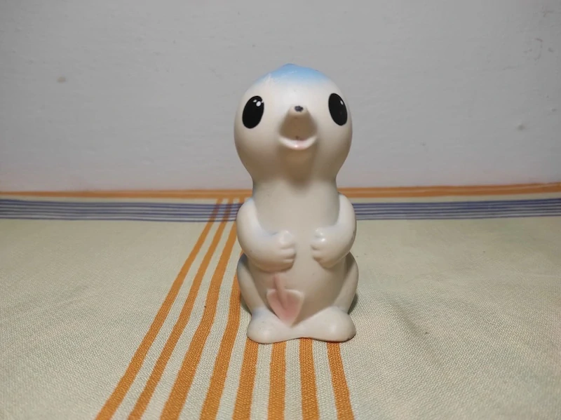 Retro pískací gumová hračka – Krtek