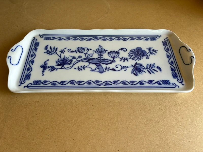 Porcelánový cibulákový podnos – RGK Leander 1946