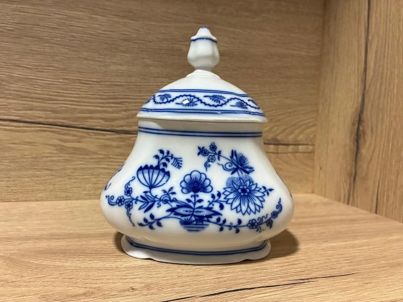 Porcelánová dóza na čaj – cibulák