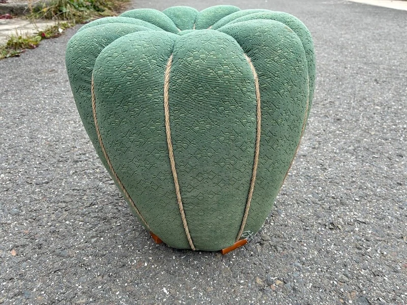 Retro taburet Jindřich Halabala – Tulipán, UP závody