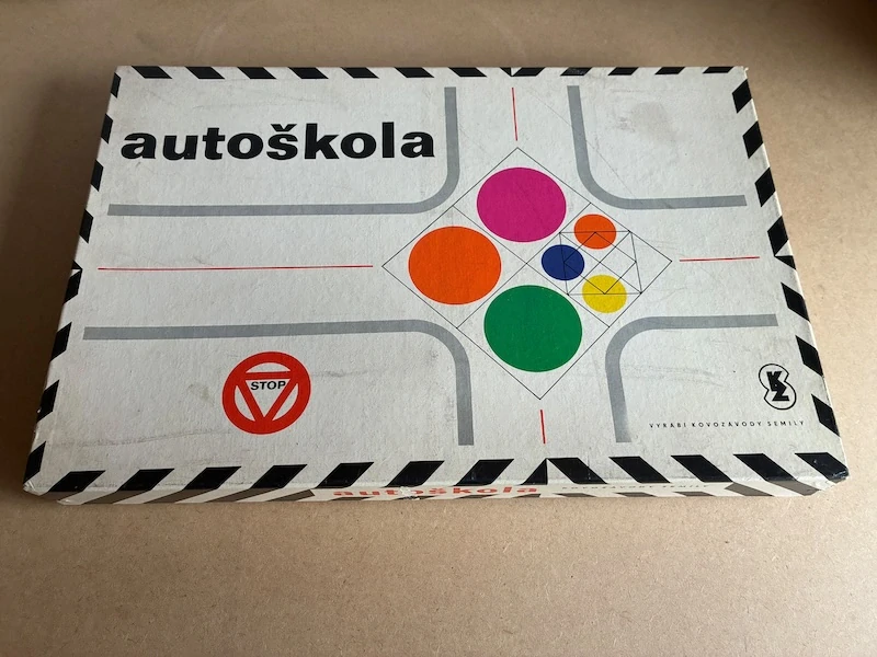 Retro hra Autoškola s volantem Kovozávody Semily