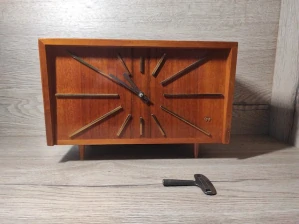 Retro stolní hodiny