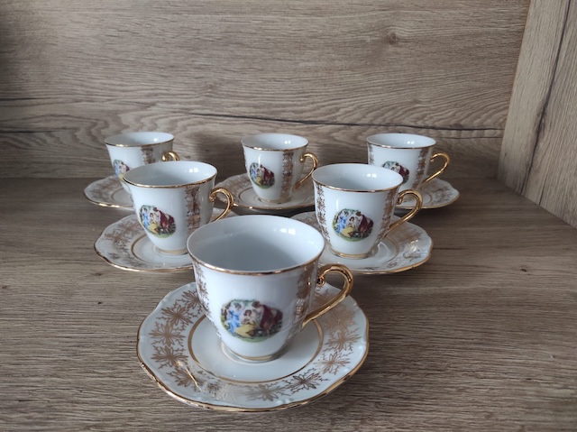 Porcelánová sada 6 šálku s podšálkem 