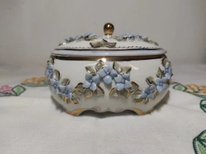 Porcelánová dóza - šperkovnice 