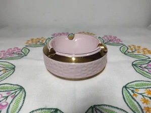 Popelník růžový porcelán Chodov