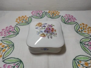 Krásná dóza značeno GDR