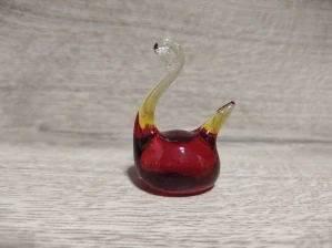 Skleněná figurka labuť