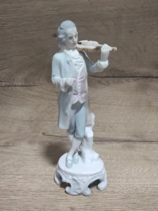 Porcelánová soška Royal Dux – houslista