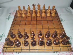 Staré dřevěné šachy 