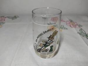 Retro sběratelská sklenička „Jen počkej, zajíci!“