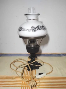 Retro lampička na litinovém podstavci
