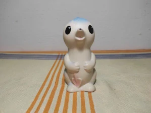 Retro pískací gumová hračka – Krtek