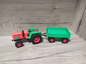 Dubena retro plastový traktor s vlečkou