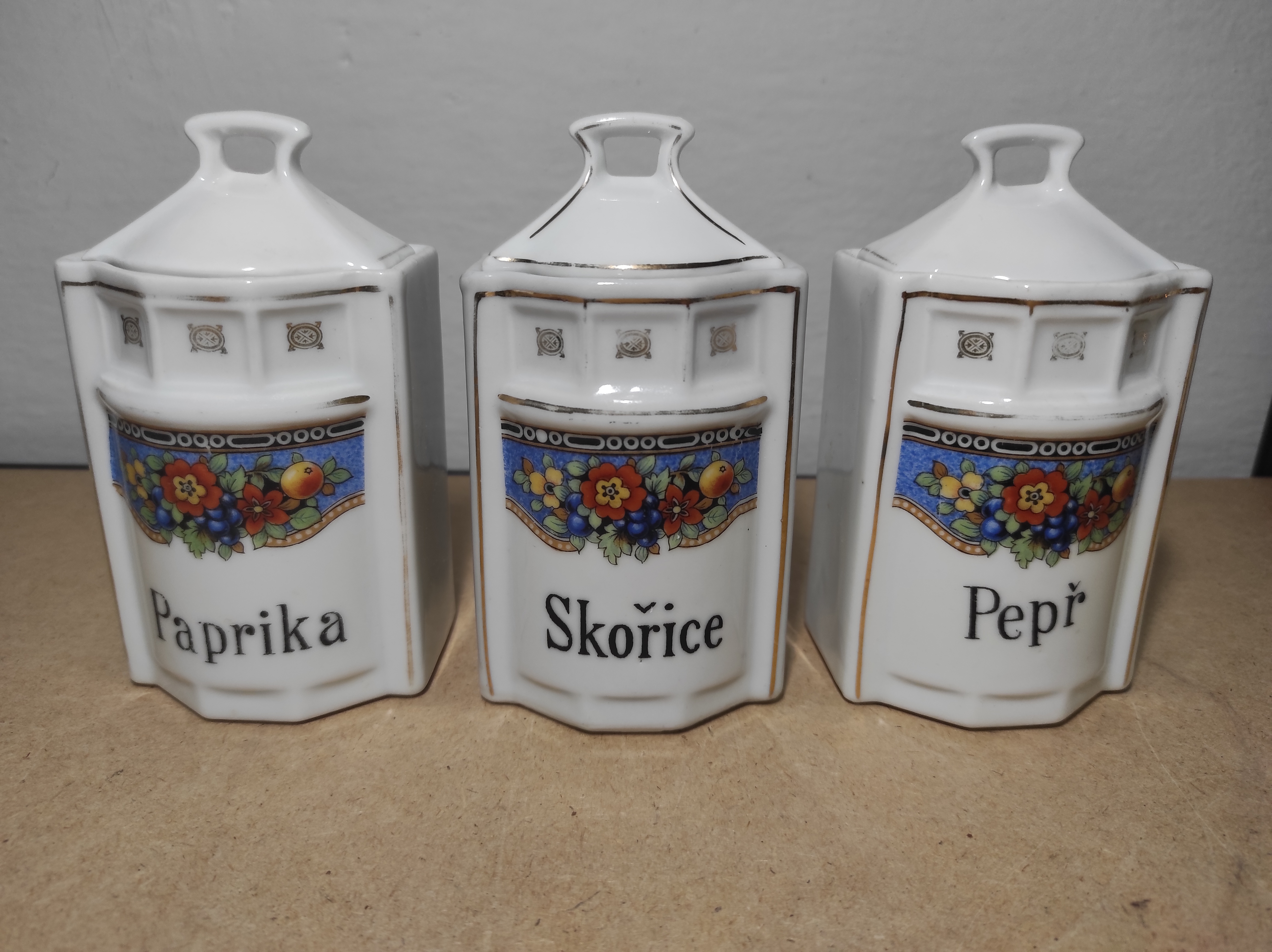 Staré porcelánové kořenky - značeno