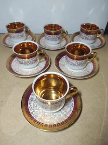 Sada porcelánových šálku s podšálkem