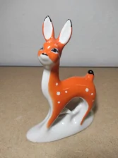 Porcelánová soška jelen