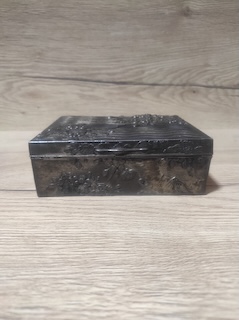 Krásná kovová zdobená šperkovnice 