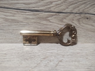 Mosazný klíč - vývrtka 