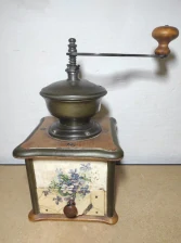 Starožitný mlýnek na kávu 