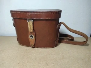 Staré kožené pouzdro na dalekohled