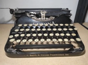 Starý psací stroj Corona 