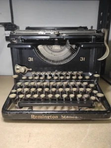 Starý psací stroj - Remington 