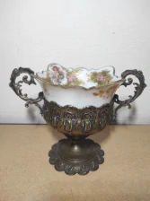 Porcelánová žardiniéra s motivem květin 