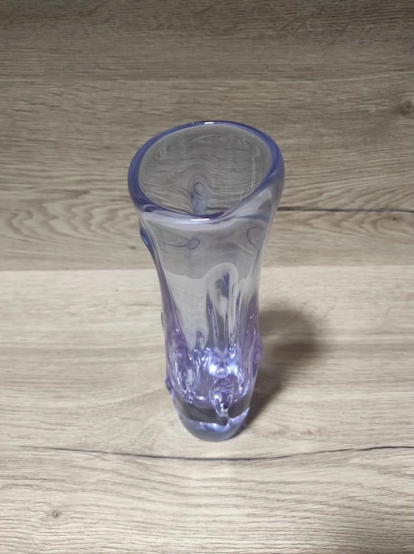 Váza hutní alexandritové sklo 