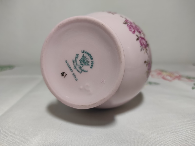 Váza růžový porcelán 