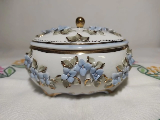 Porcelánová dóza - šperkovnice