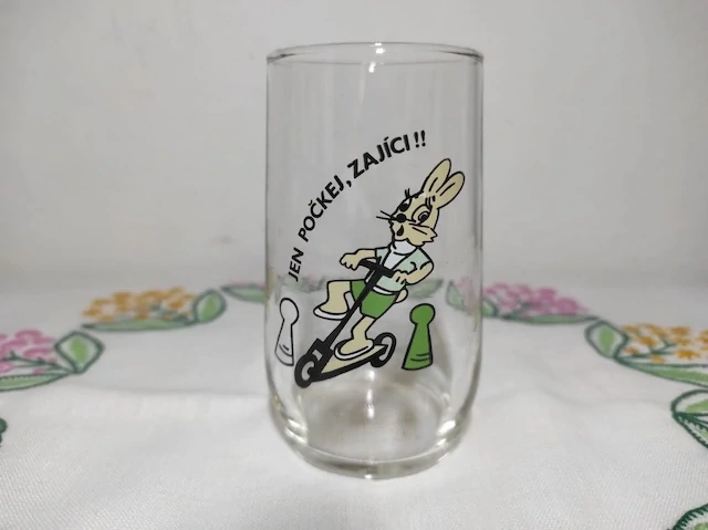 Retro dětská sklenice Jen počkej zající 