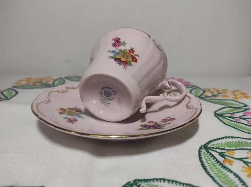 Růžový porcelán Leander 1946 šálek s podšálkem 