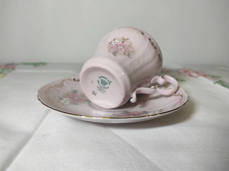 Růžový porcelán Leander 1946 šálek s podšálkem