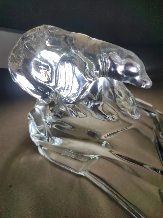 Skleněný popelník lední medvědi