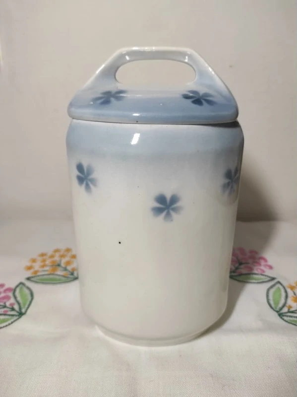 Stará porcelánová dóza modré třešně 