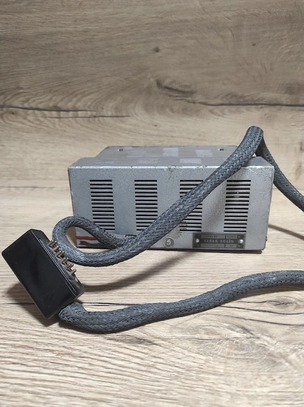 Staré rádio Tesla 2103BV + měnič 