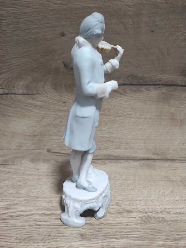 Porcelánová soška Royal Dux – houslista