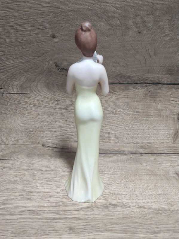  Porcelánová soška Royal Dux – Dáma s vějířem (návrh Fuksová)