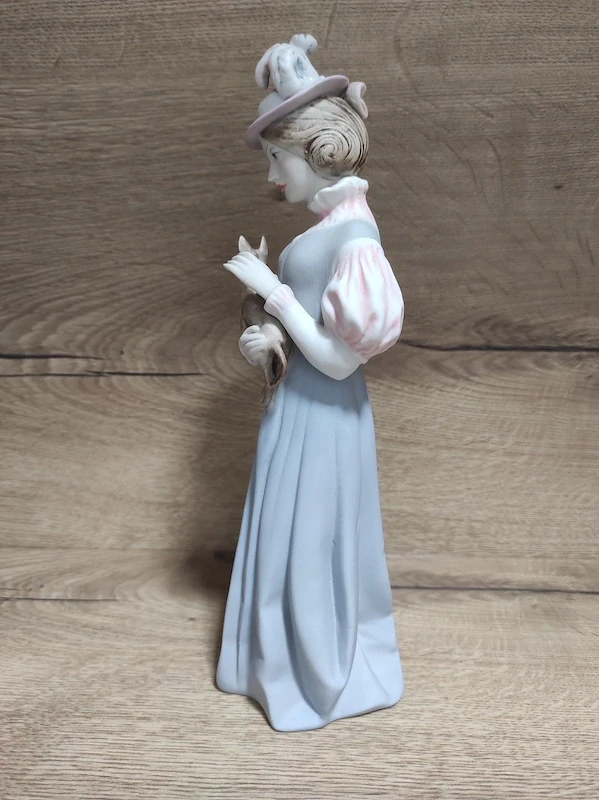Porcelánová soška Royal Dux – dáma s psíkem