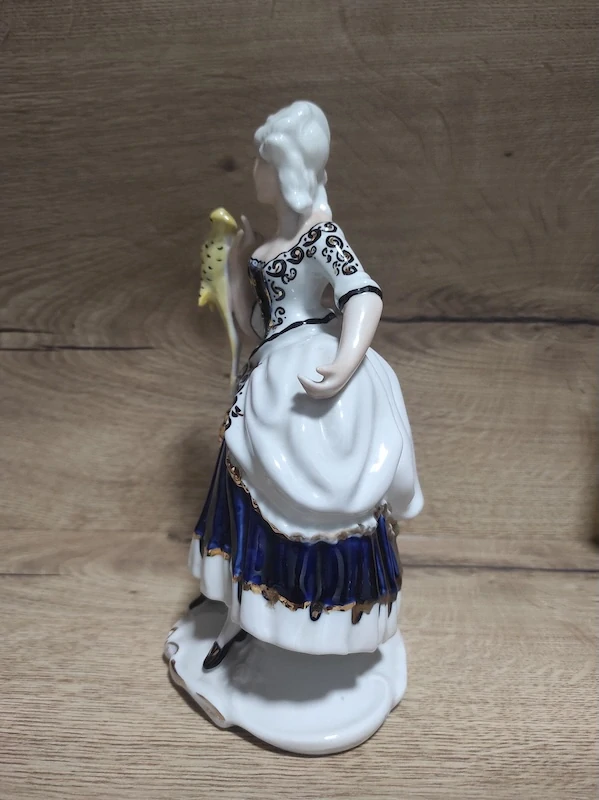 Porcelánová soška Janina Dikolenko – Dáma s papouškem (60. léta)