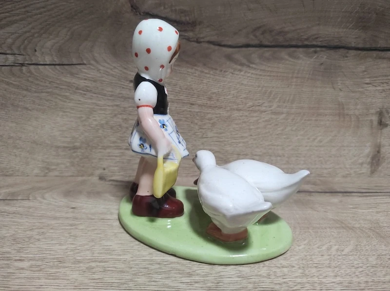 Keramická soška – husopaska