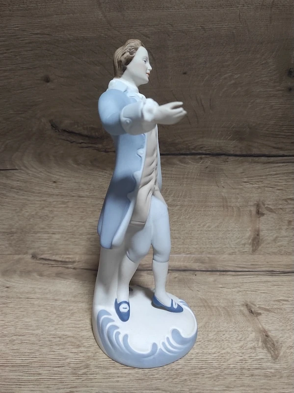 Porcelánová soška – rokoko tanečník Royal Dux 