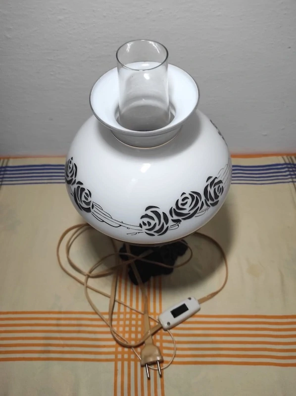 Retro lampička na litinovém podstavci