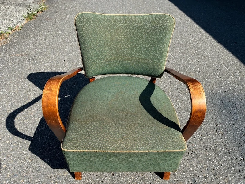 Retro křeslo Jindřich Halabala – k renovaci