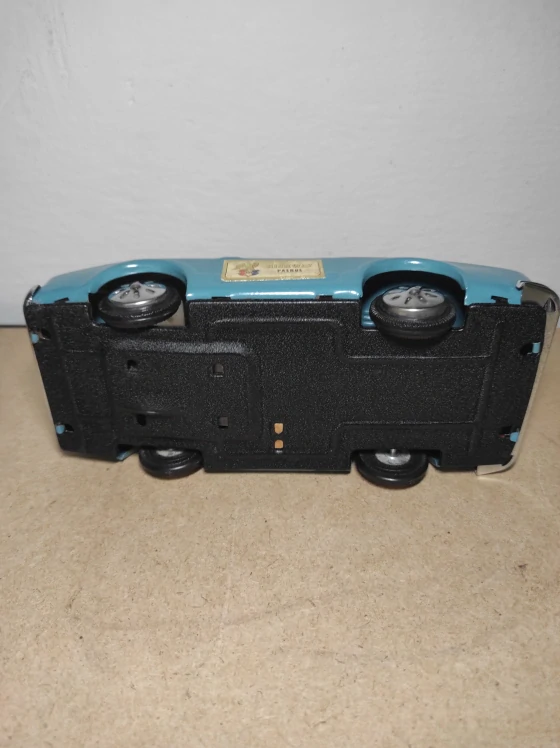 Staré plechové autíčko