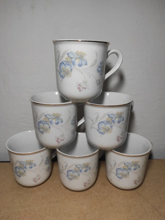 Retro hrnek s květy porcelán zn. Dubí