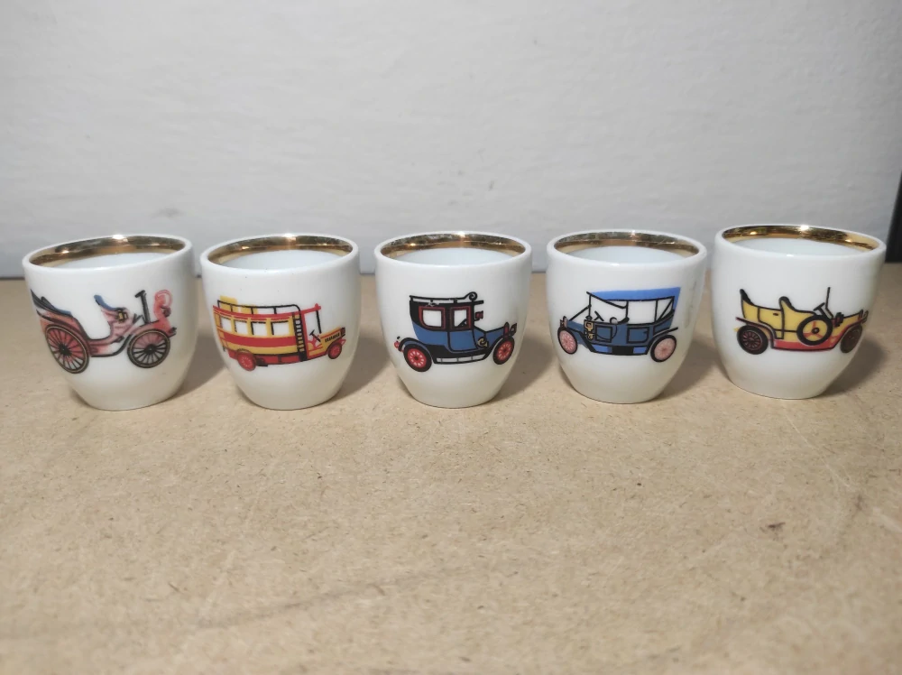 Retro porcelánové pohárky motiv veteráni m