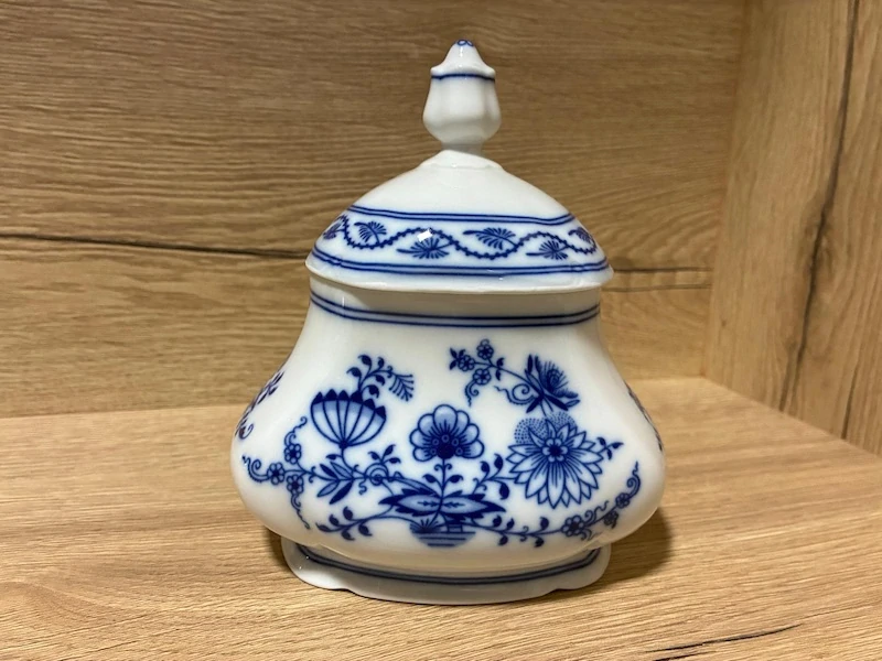 Porcelánová dóza na čaj – cibulák